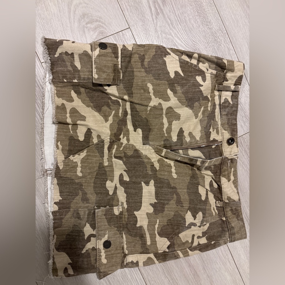 Tractr Camo Mini Skirt in Olive and Tan